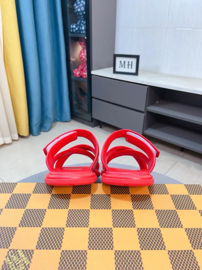 Men's shoes 💰380🌹🌹 (lv-Louis Vuitton) New men's slippers, high-end boutique, exquisite embossed logo decoration on the upper, fine workmanship, super soft soles, casual, loose and comfortable, a must-have in summer! \nsize：38-44